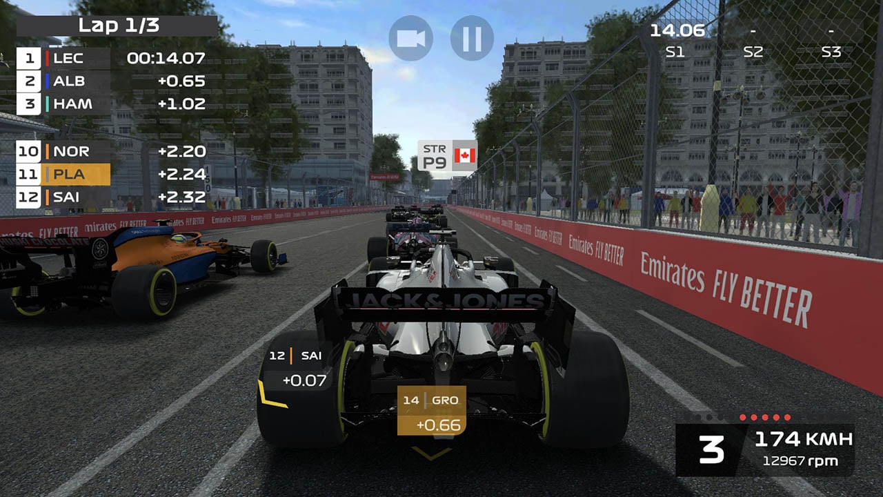شاشة F1 Mobile Racing 3